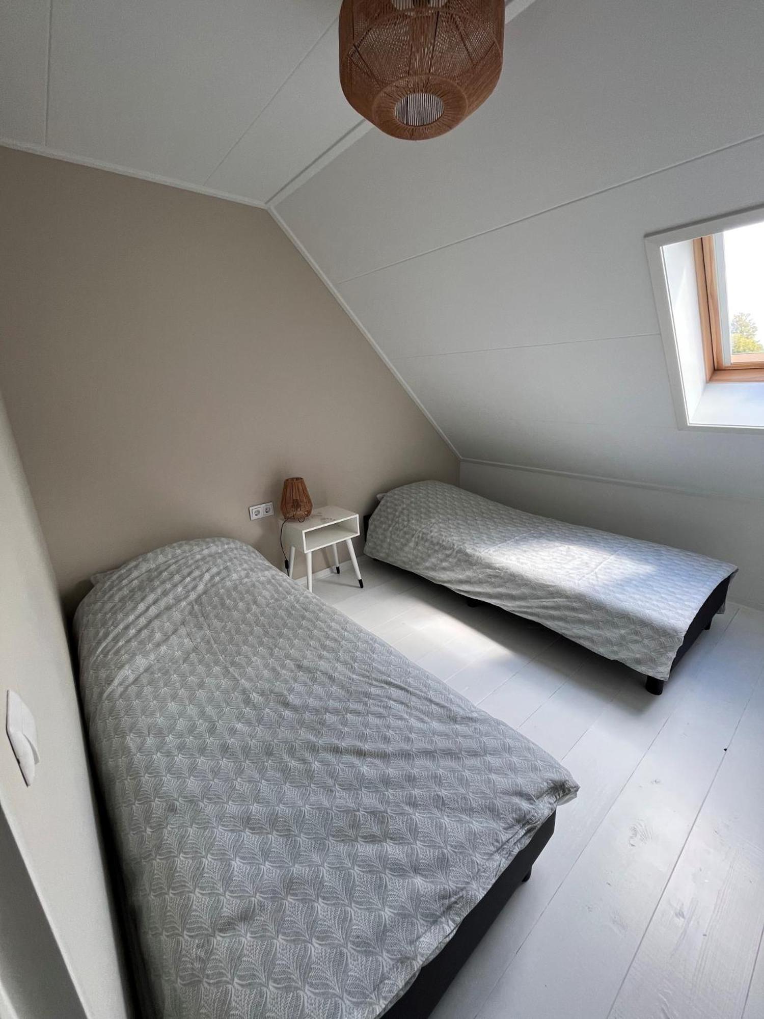 Cosy Vacation Home With Large Fenced Garden Bruinisse Exteriör bild